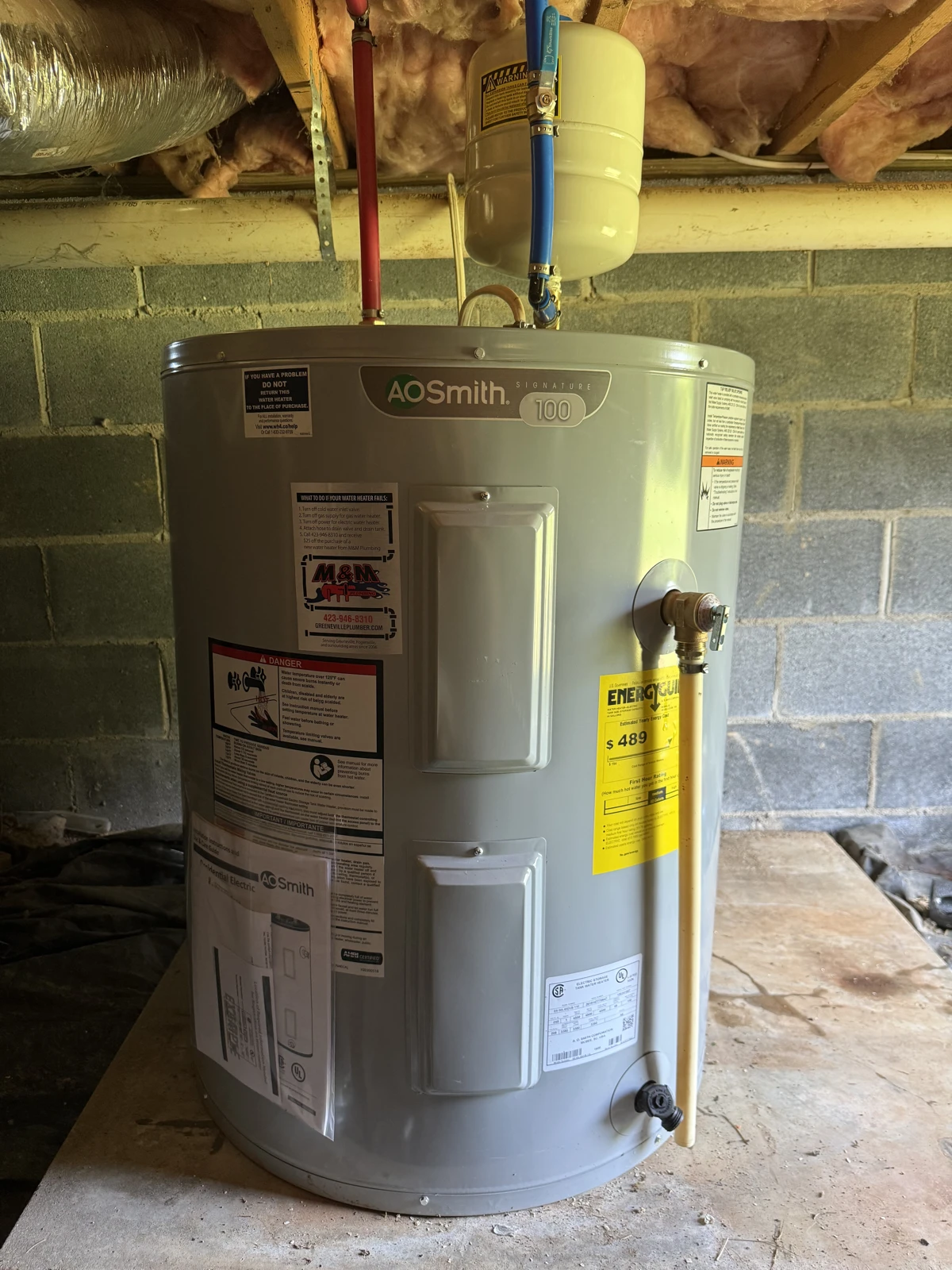 Tank water heater installation with an expansion tank